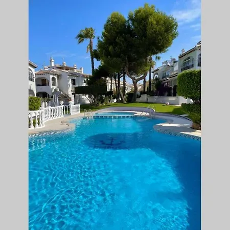 別荘 Bungalow With Swimming Pool And Solarium
