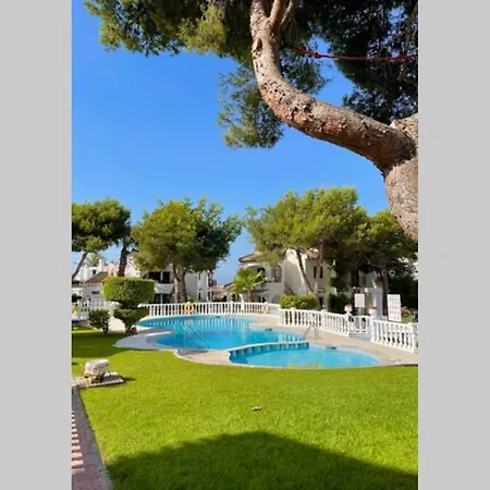 Dom wakacyjny Bungalow With Swimming Pool And Solarium Torrevieja
